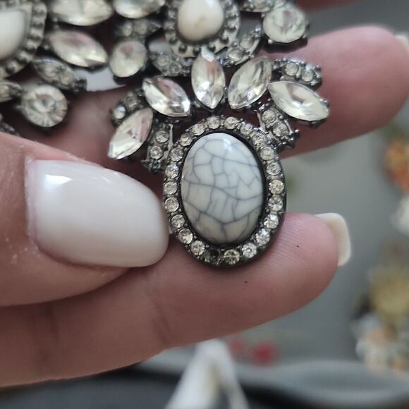 HP❤️ Statement Earrings   - Picture 6 of 6